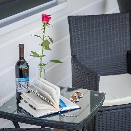 Marina Martinshafen - Lotsenhaus * Neuhof (Rugen)