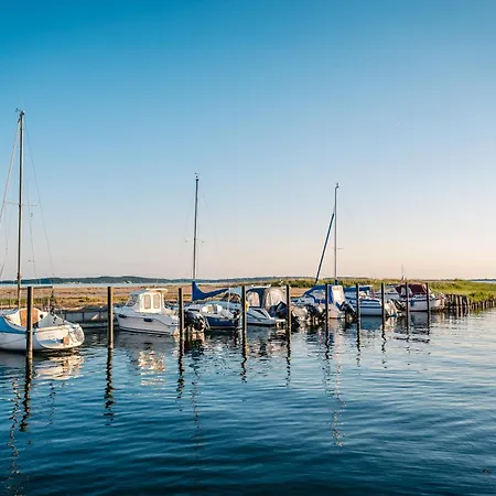 Resort Marina Martinshafen - Lotsenhaus Neuhof (Rugen)