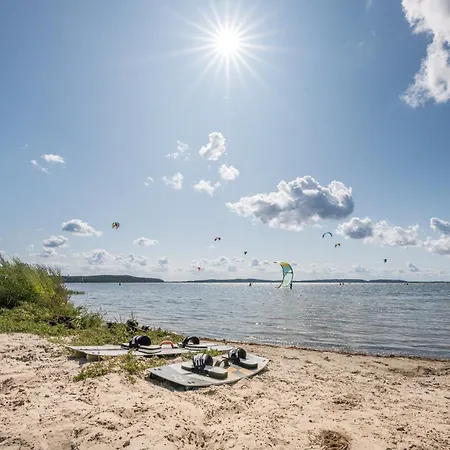 Marina Martinshafen - Lotsenhaus Neuhof (Rugen)