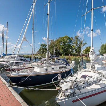 Marina Martinshafen - Lotsenhaus Resort