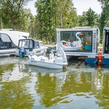Ośrodek wypoczynkowy Marina Martinshafen - Lotsenhaus Neuhof (Rugen)